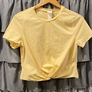 Never worn, yellow H&M cropped t-shirt